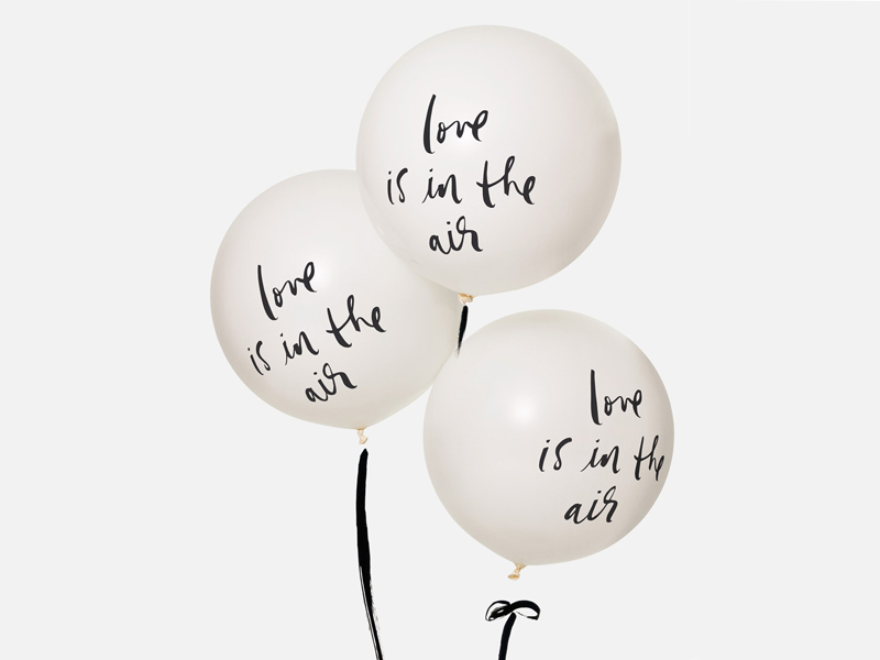 24-Kate-Spade-Love-is-in-the-air-balloons