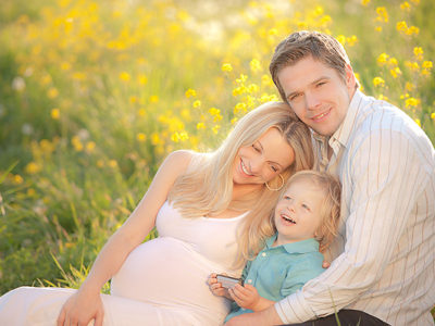 Sunny Field Maternity Session from Munchkins and Mohawk