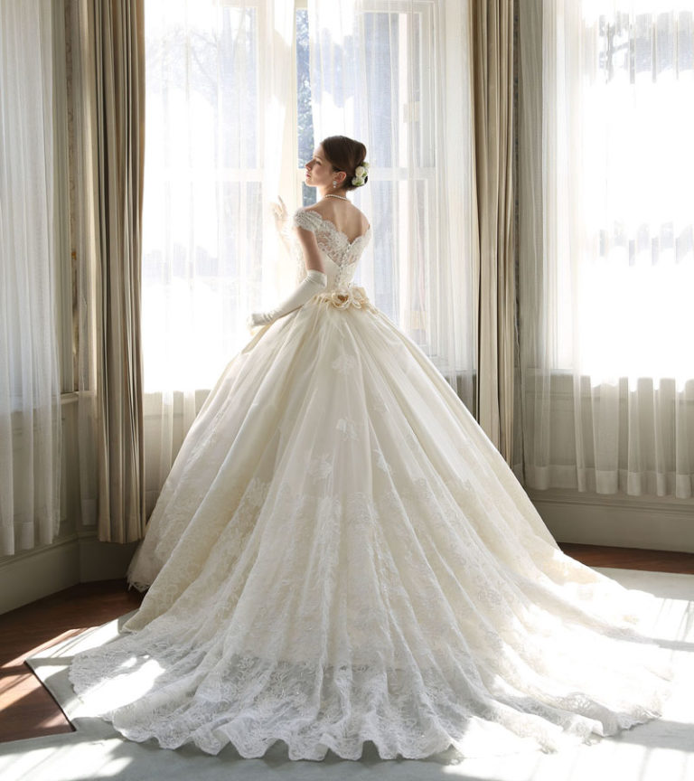 Timeless Elegance! 30 Swoon-worthy Lace Wedding Dresses For Classic ...