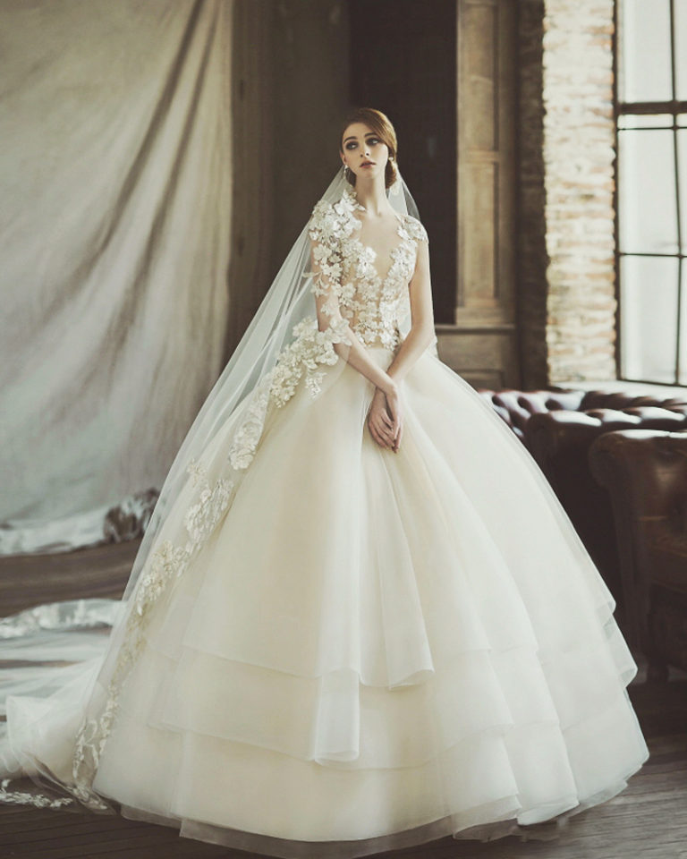 20 Ultra Romantic Wedding Dresses With a Dash of Sweet Modern Twist ...