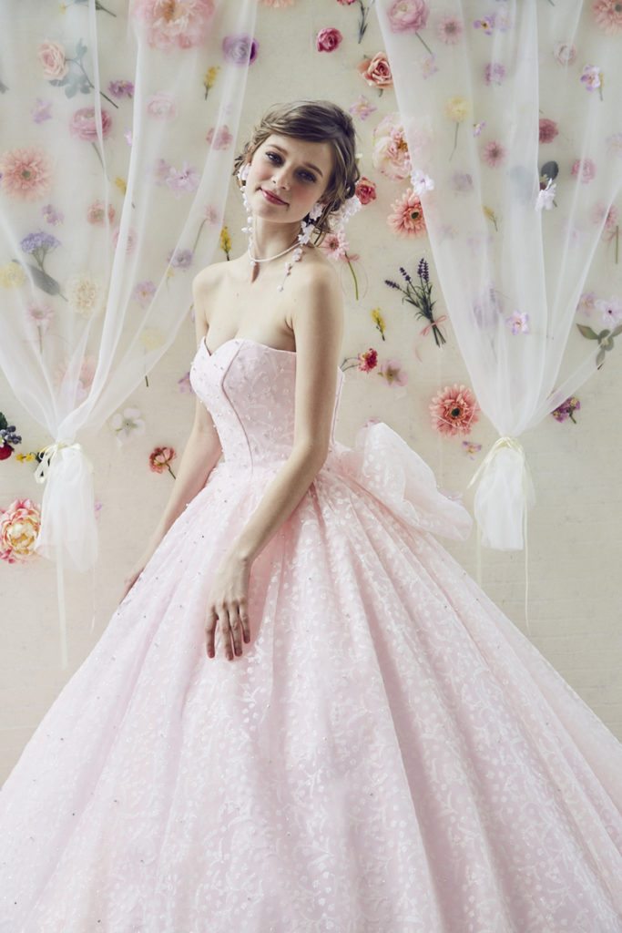 22 Chic and Playful Wedding Dresses for Modern Romantic Brides ...