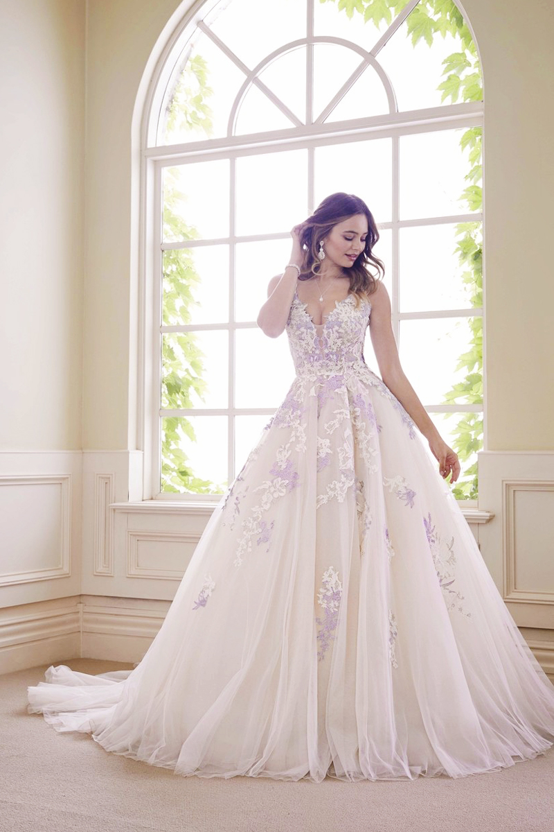 20 Beautiful Colored Wedding Dresses Featuring Unexpected