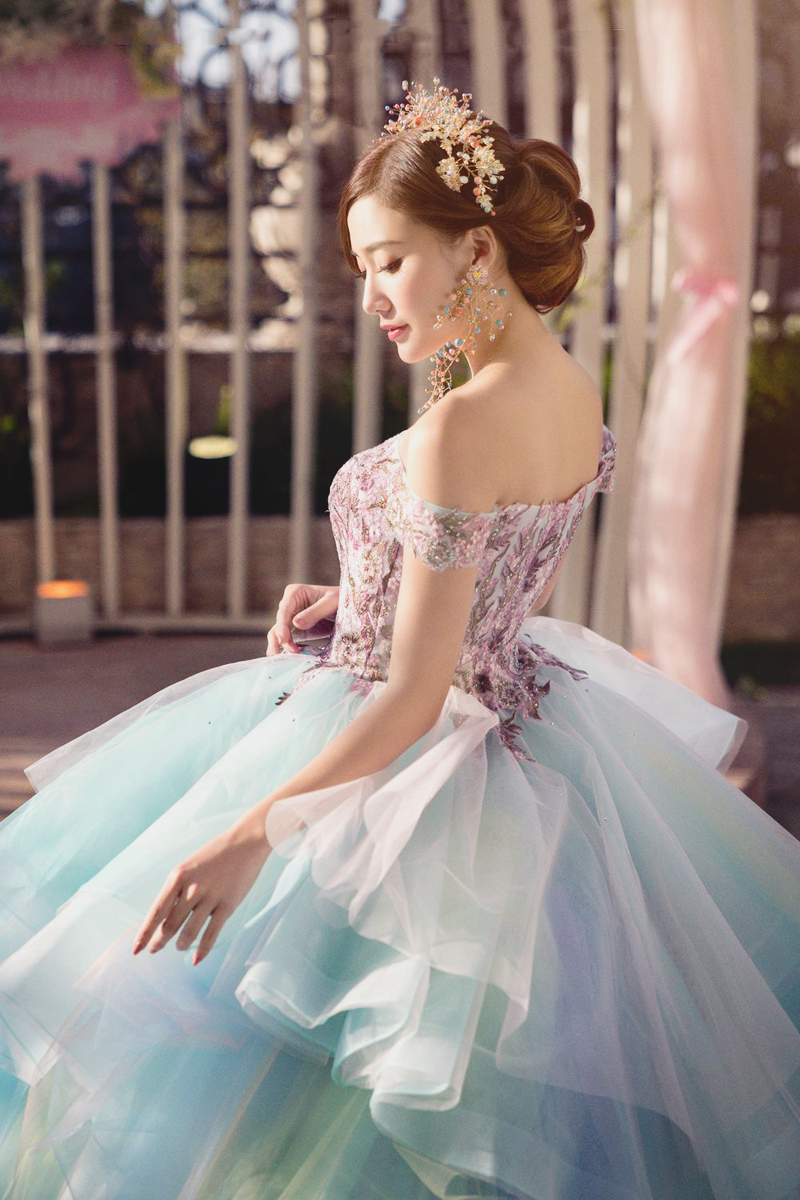20 Beautiful Colored Wedding Dresses Featuring Unexpected