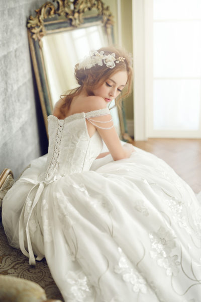 18 Wedding Dresses that Matches the Classic Wedding Venue Style ...
