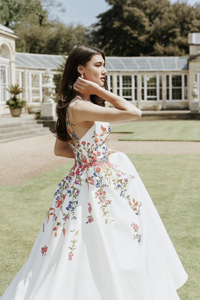 20 Extraordinary Floral Wedding Dresses Millennial Brides Will Love ...
