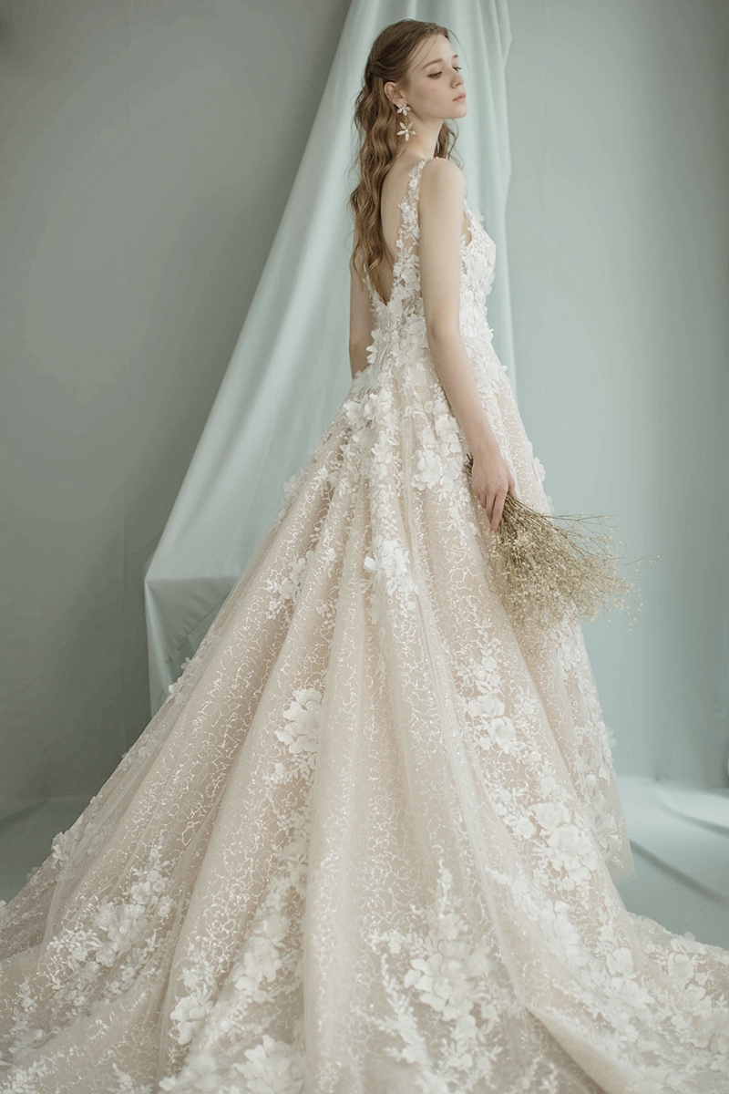 Elegant wedding dress