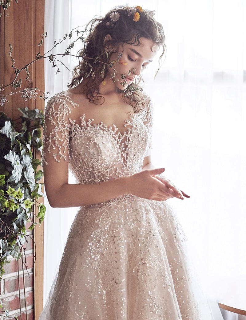15 Whimsical Glam Wedding Dresses Featuring Romantic Detailing - Praise  Wedding