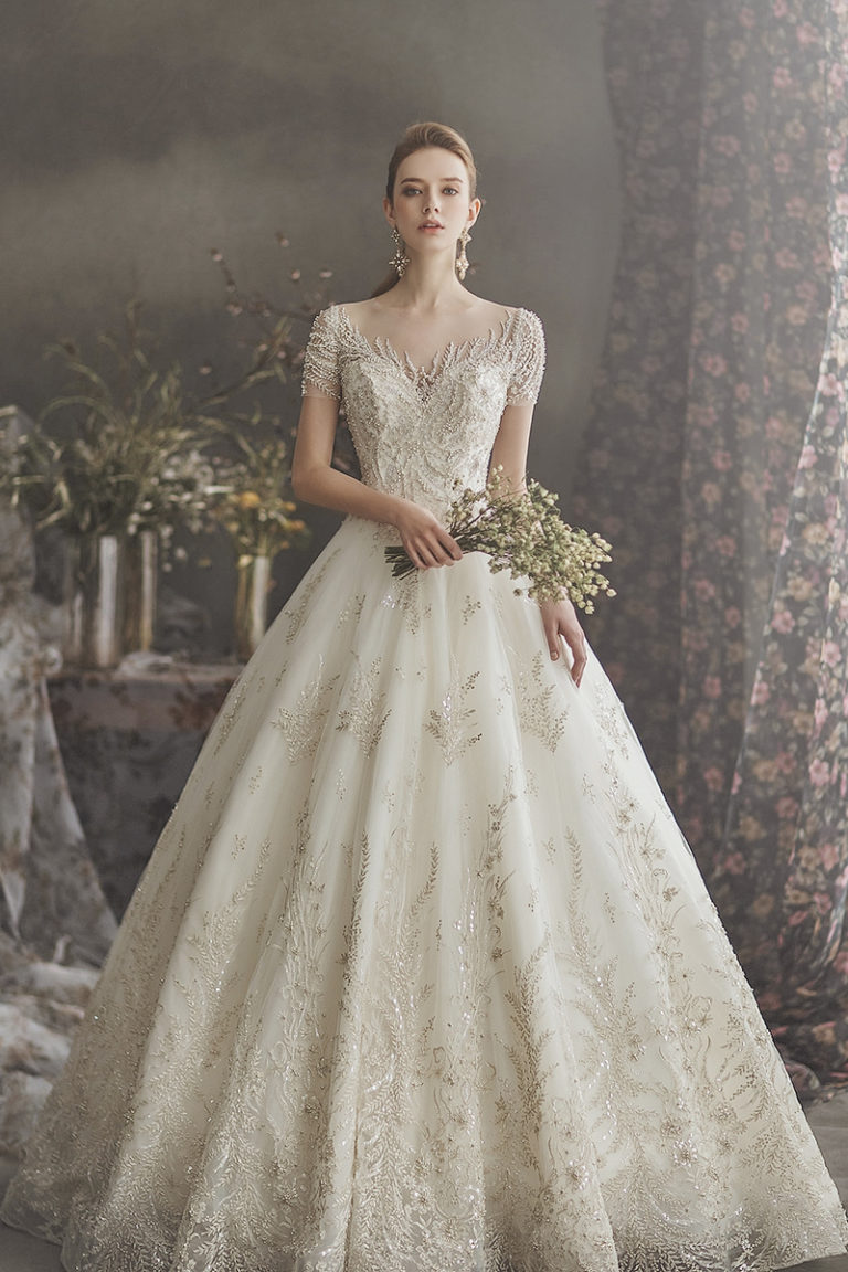 15 Whimsical Glam Wedding Dresses Featuring Romantic Detailing - Praise ...