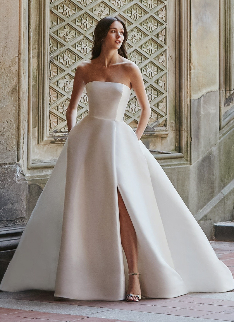 20 beautiful wedding dresses with pockets to carry your phone and