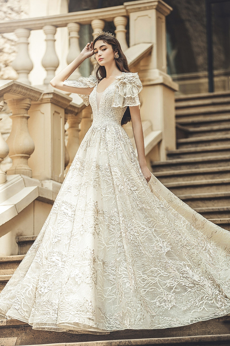 110,000+ Wedding Dress Stock Photos, Pictures & Royalty-Free Images -  iStock | Bride, Wedding, Wedding dress on hanger
