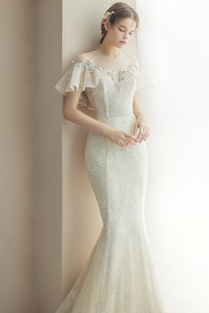 elegant romantic wedding dress